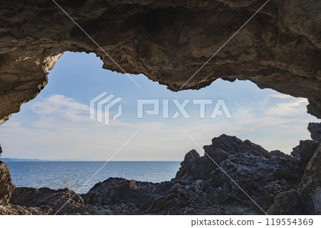 The Sea of Japan as seen from the Shishigahana Cave in Niigata 119554369