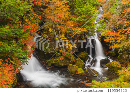 Nikko Ryuzu Falls in autumn 119554523