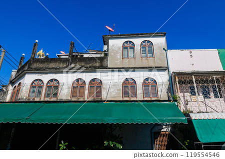 Bangkok style city building in the public side of the town. 119554546