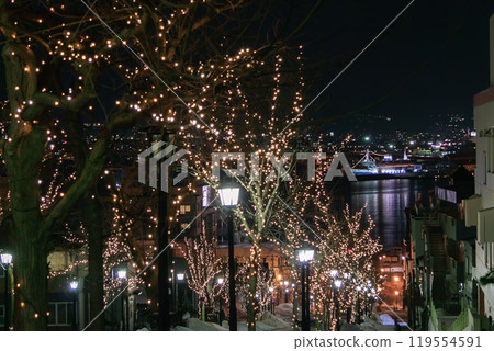 燈火通明的函館夜景 119554591