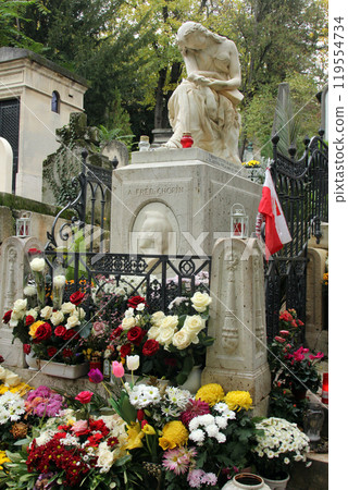 Tomb of Frederic Chopin, famous Polish composer, at Pere Lachaise cemetery in Paris 119554734