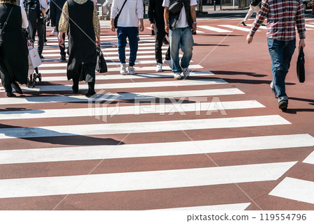 People who cross the pedestrian crossing 119554796