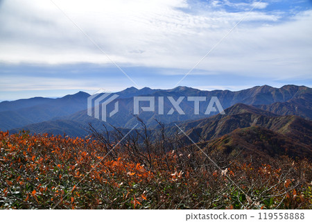 Autumn leaves of Asahi mountain range 119558888