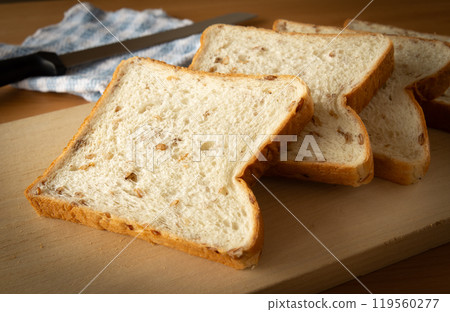 Bread with rye 6 slices of rye bread Bread with rye 6 slices of rye bread 119560277