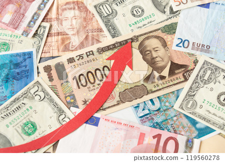 紙幣和上升箭頭 外幣和日元紙幣 美元 歐元紙幣 119560278
