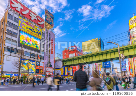 Tokyo cityscape in Japan - Overlooking Akihabara pedestrian mall crowded with foreign tourists... (18th) 119560836