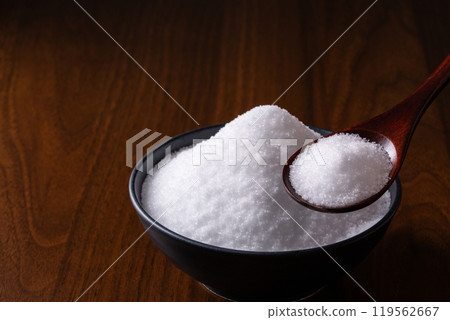 Scoop salt with a spoon 119562667