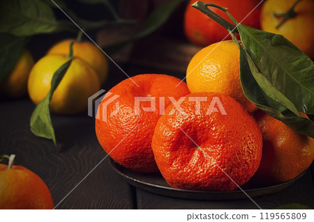 Fresh tangerines with leaves, close-up, on a wooden table, horizontal, no people, Fresh tangerines with leaves, close-up, on a wooden table, horizontal, no people, 119565809