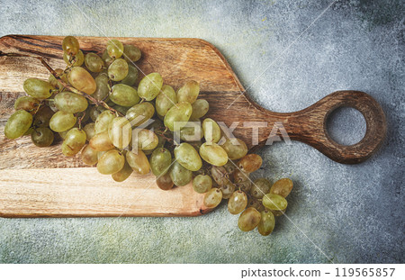 a branch of white grapes, wine grapes, Georgian grape variety Rkatsiteli, top view, 119565857