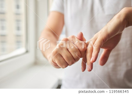 The man's hand, he uses steroids Apply External type. The man's hand, he uses steroids Apply External type. 119566345