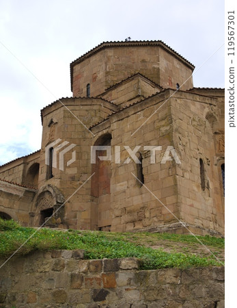 Jvari Monastery, 6th century Georgian Orthodox monastery and UNESCO World Heritage site near Mtskheta in eastern Georgia 119567301