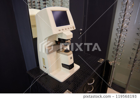 The latest optical equipment can be found in a contemporary eye examination room 119568193