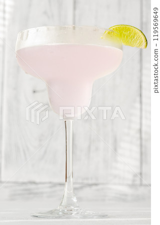 Lavender Margarita Cocktail 119569649