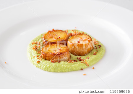 Fried eryngii wit green pea sauce 119569656