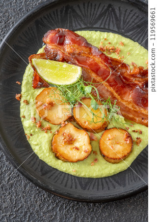 Fried eryngii wit green pea sauce Fried eryngii wit green pea sauce 119569661