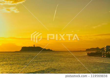 Evening view of Enoshima and Mt. Fuji from Inamuragasaki Park in Shonan 119569838