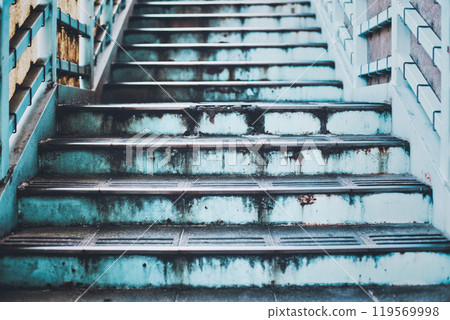 戶外生鏽的樓梯風景 戶外生鏽的樓梯風景 119569998