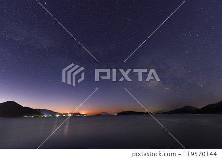 Setouchi winter starscape: The Milky Way rising in the dawn sky 119570144