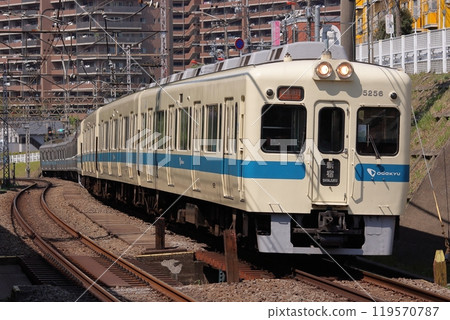 小田急小田原線行駛的5200型列車(1000型列車)_2010年5月1日拍攝的照片 小田急小田原線行駛的5200型列車(1000型列車)_2010年5月1日拍攝的照片 119570787