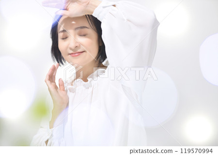 Beauty middle women 119570994