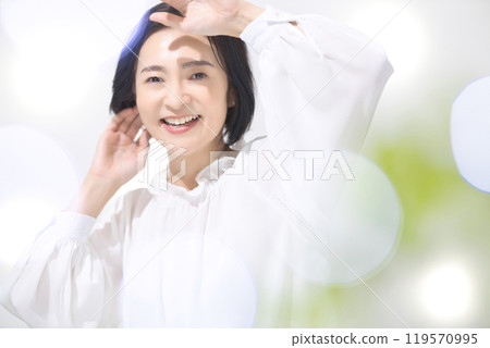 Beauty middle women 119570995