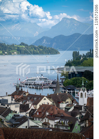 City of Luzern and Reuss river view 119571086