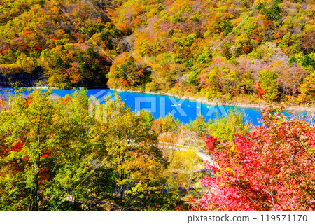 Lake Okushima and canoe in autumn 119571170