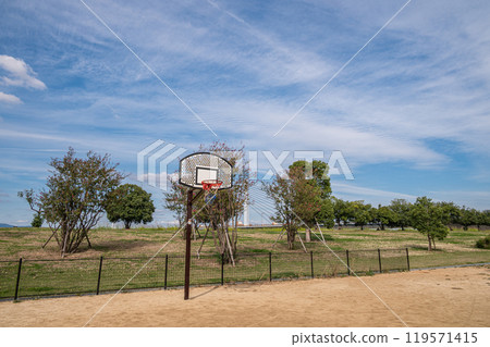 Basketball court on the bank of the Yodo River, Osaka City Basketball court on the bank of the Yodo River, Osaka City 119571415