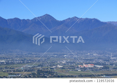 安曇野的秋天、早晨的鄉村和北阿爾卑斯山 119572016