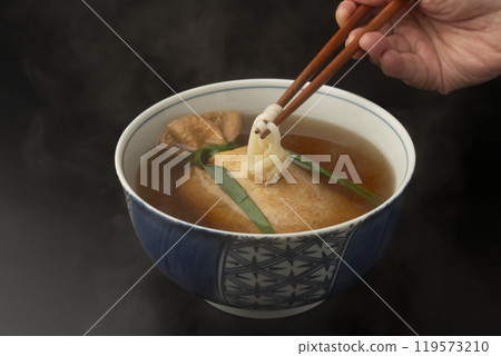 Kitsune Udon - Kinchaku Kitsune Udon - Udon stuffed in deep-fried tofu is picked up with chopsticks Kitsune Udon - Kinchaku Kitsune Udon - Udon stuffed in deep-fried tofu is picked up with chopsticks 119573210