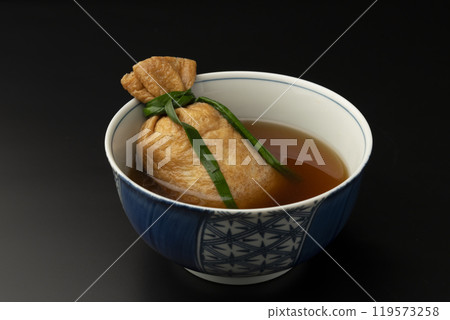 Kitsune udon - Kinchaku kitsune udon - Udon noodles stuffed in deep-fried tofu Kitsune udon - Kinchaku kitsune udon - Udon noodles stuffed in deep-fried tofu 119573258