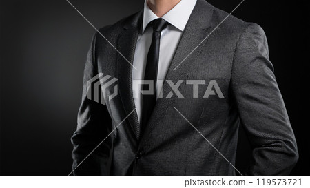 穿西裝的男人，商人的胸部對角線 119573721