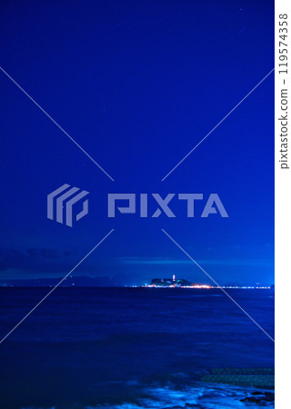 Night view of Enoshima from Inamuragasaki Park in Shonan 119574358