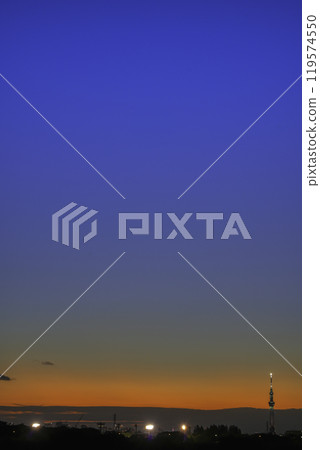 從江戶川沿岸看到的市川天空樹、日落和藍色時刻 從江戶川沿岸看到的市川天空樹、日落和藍色時刻 119574550