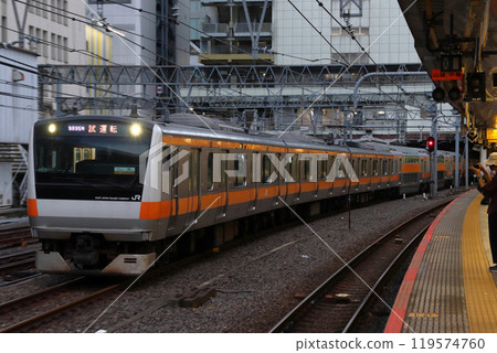 Chuo Rapid Line E233 series Green Car x 4-car deadheading train Chuo Rapid Line E233 series Green Car x 4-car deadheading train 119574760
