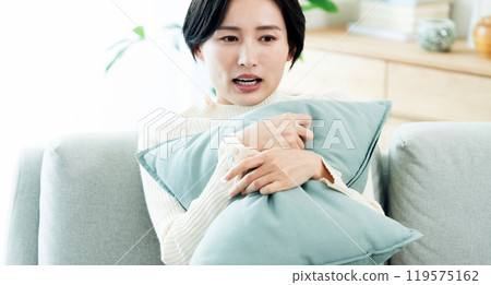 女人看恐怖影片 119575162