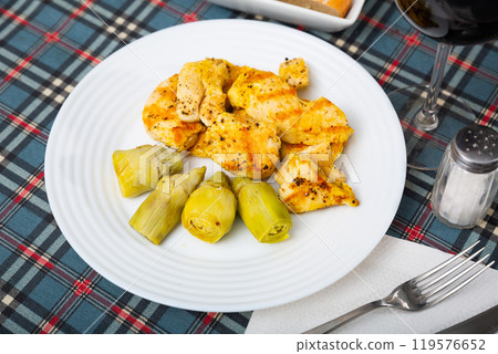 Grilled chicken fillet with artichokes 119576652