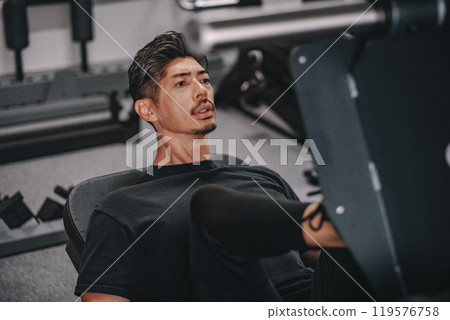 A man in his 40s working out at the gym A man in his 40s working out at the gym 119576758