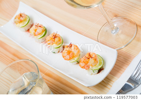 Grilled shrimps on rice balls 119577003