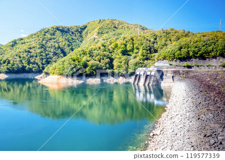 Kuzuryu Dam in early autumn 119577339