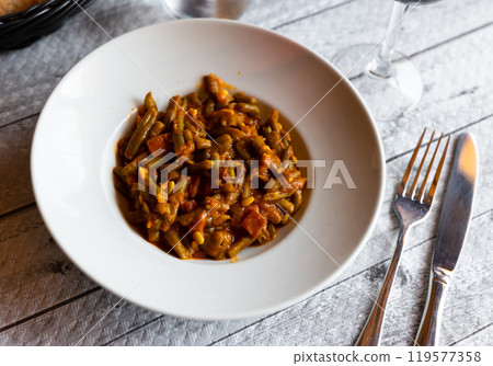 Green beans with ham and stewed tomatoes Green beans with ham and stewed tomatoes 119577358