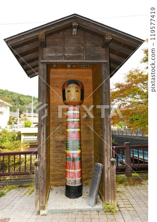 [Fukushima City: The birthplace of Japan's three major Kokeshi dolls, the symbol of Tsuchiyu Onsen: the "Giant Kokeshi"] 119577419