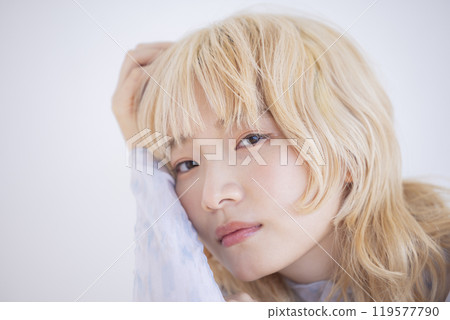 Beauty: Portrait of a blonde woman 119577790