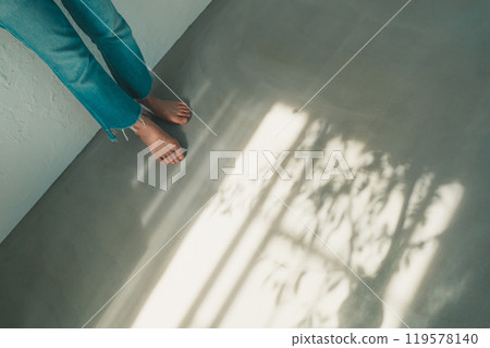 Barefoot woman and window light 119578140
