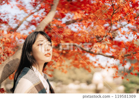 Autumn leaves and women 119581309