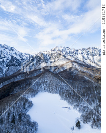 Kagamiike Pond and the Togakushi mountain range in winter (drone aerial photography) Togakushi, Nagano City, Nagano Prefecture 119581718