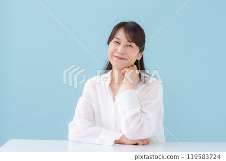 女性肖像 119583724