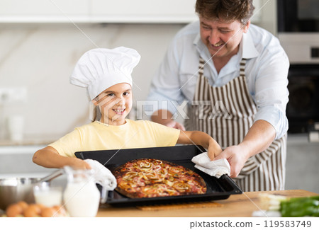 Father and daughter prepared pizza in kitchen 119583749