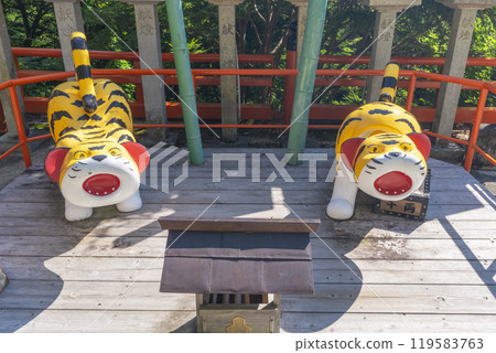 奈良朝來孫子寺赤門前可愛的老虎雕像 奈良朝來孫子寺赤門前可愛的老虎雕像 119583763
