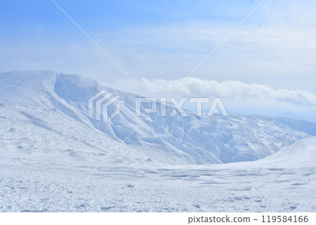The mysterious, majestic and impressive snowscape of the Zao mountain range in Yamagata Prefecture The mysterious, majestic and impressive snowscape of the Zao mountain range in Yamagata Prefecture 119584166
